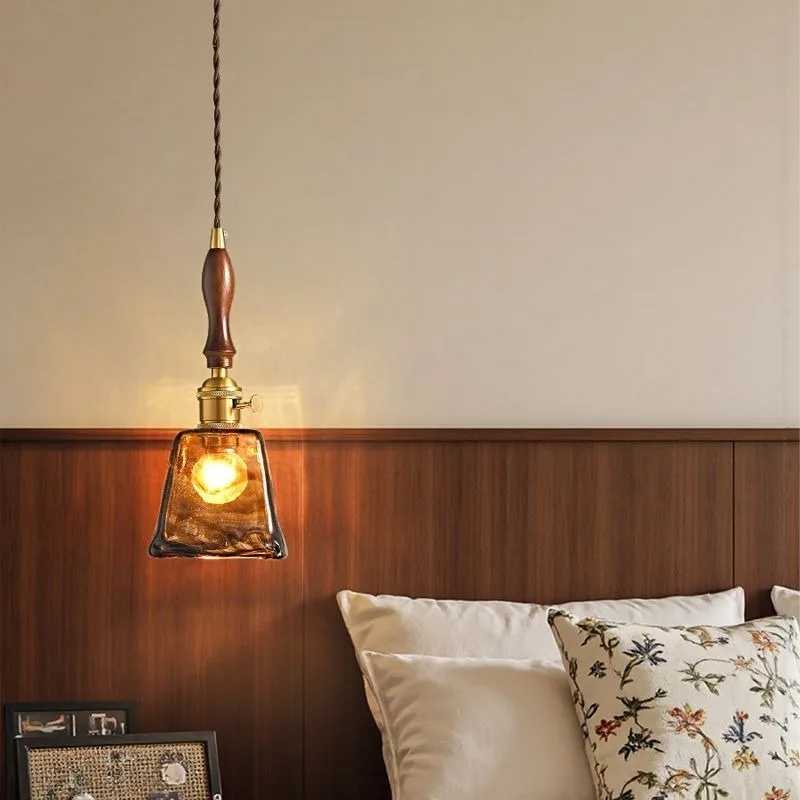 American retro small chandelier, brown glass chandelier with a sense of design, bedside chandelier with a sense of Amber