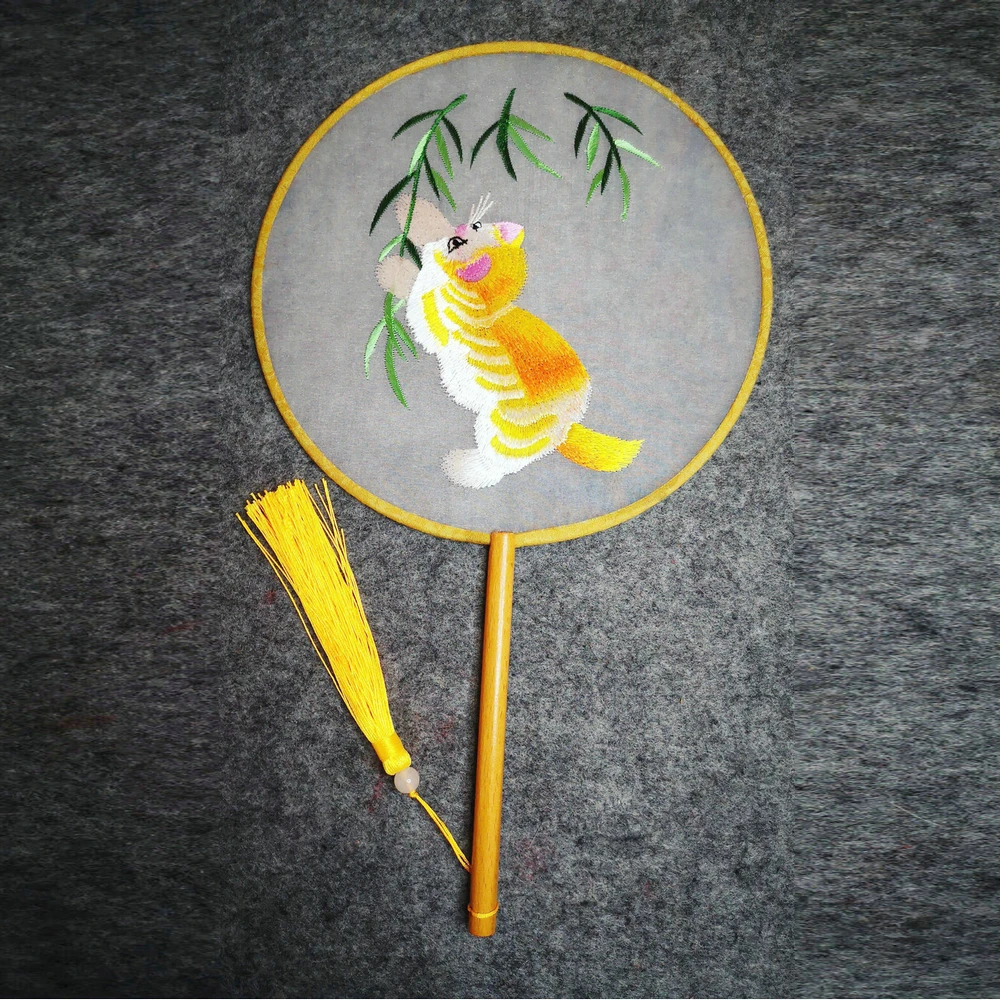 

Oriental Chic Classy Embroidery Round Silk Dancing Fan With Tassels Qipao Tang Hanfu Accessories With Cat & Bamboo Pattern Fans