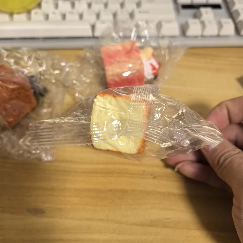 J.DREAM الأصلي Gashapon Kawaii لطيف أنيمي محاكاة مصغرة الغذاء لينة الآيس كريم الخبز الشكل المفاتيح كبسولة اللعب هدية