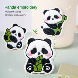 Simpatico peluche Panda animale ricamato Patch Patch sui vestiti ricamo Patch per abbigliamento adesivi Clorhing Applique in ferro fai da te