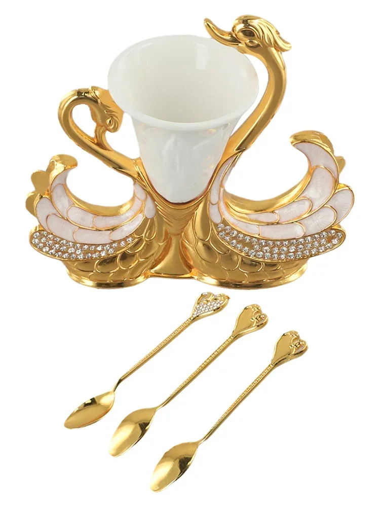 Swan Base Holder Dinnerware Set Beautiful Tableware for Impressing Guests Suitable for Home Use and Gatherings