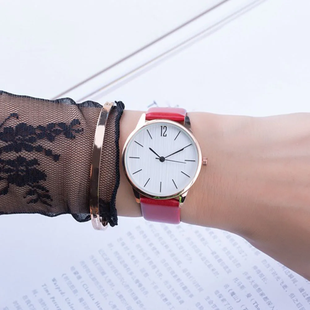 ساعات كوارتز نسائية ذكية أنثى معصم أحمر للسيدات للممرضة غير الرسمية