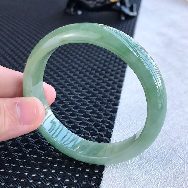 Jadeite ice-wrapped, oily , fully , formal wear, fresh and vibrant, full-color, bean-green jade bracelet