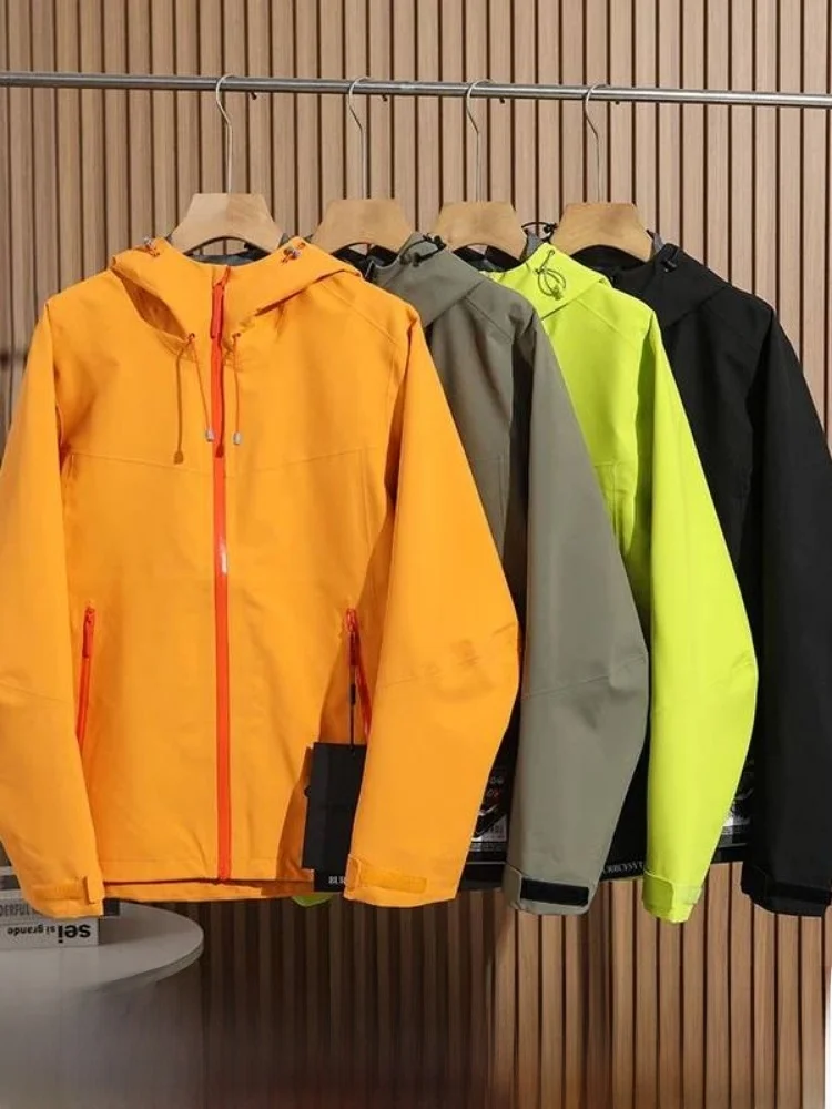 Full-Body Seamless Sealed Outdoor Hardshell Jacket with Hood for Men And Women Fashionable Urban Style Windproof Polyester Fa...