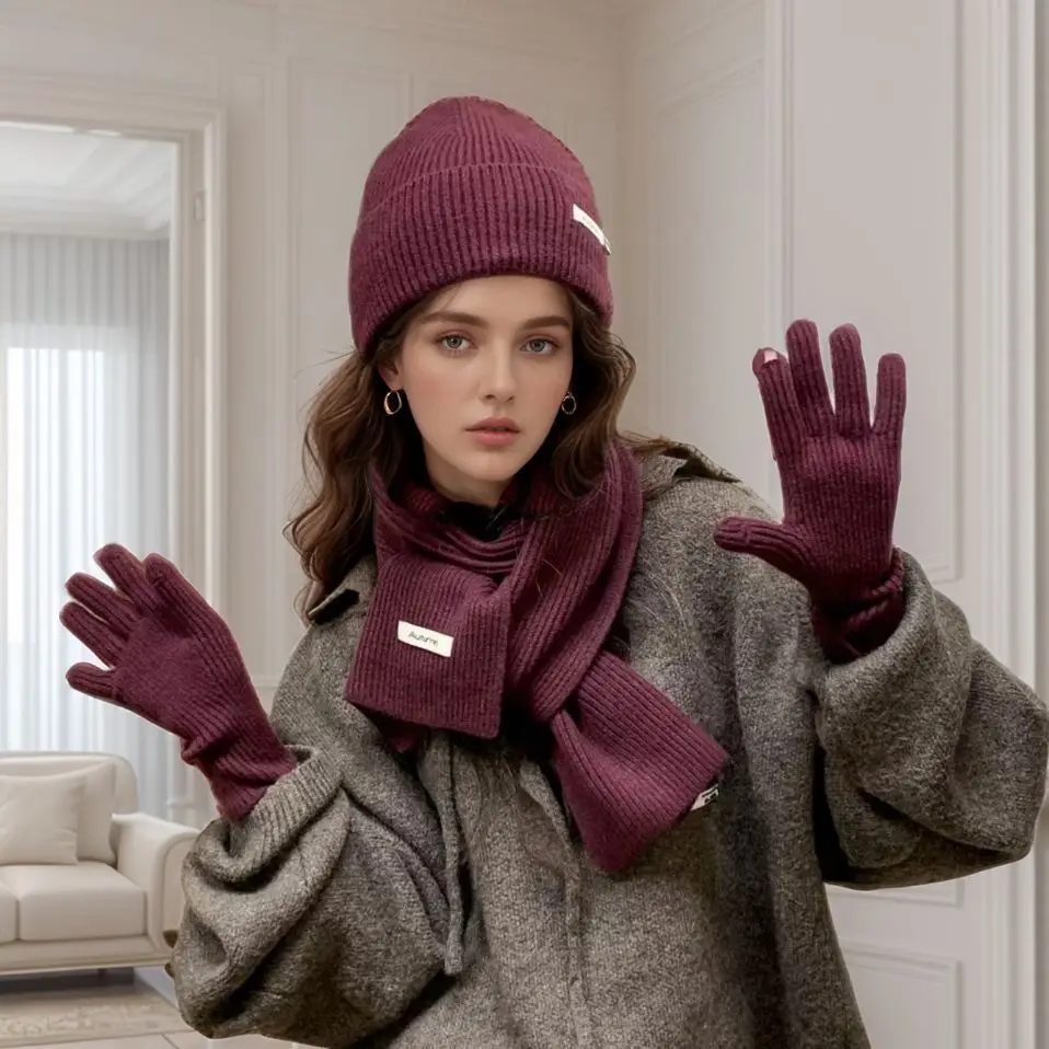 الخريف الشتاء المرأة قبعة وقفازات مجموعات محبوك الباردة واقية موضة اللمس قفاز القبعات سميكة وشاح دافئ ثلاث قطع مجموعات النساء