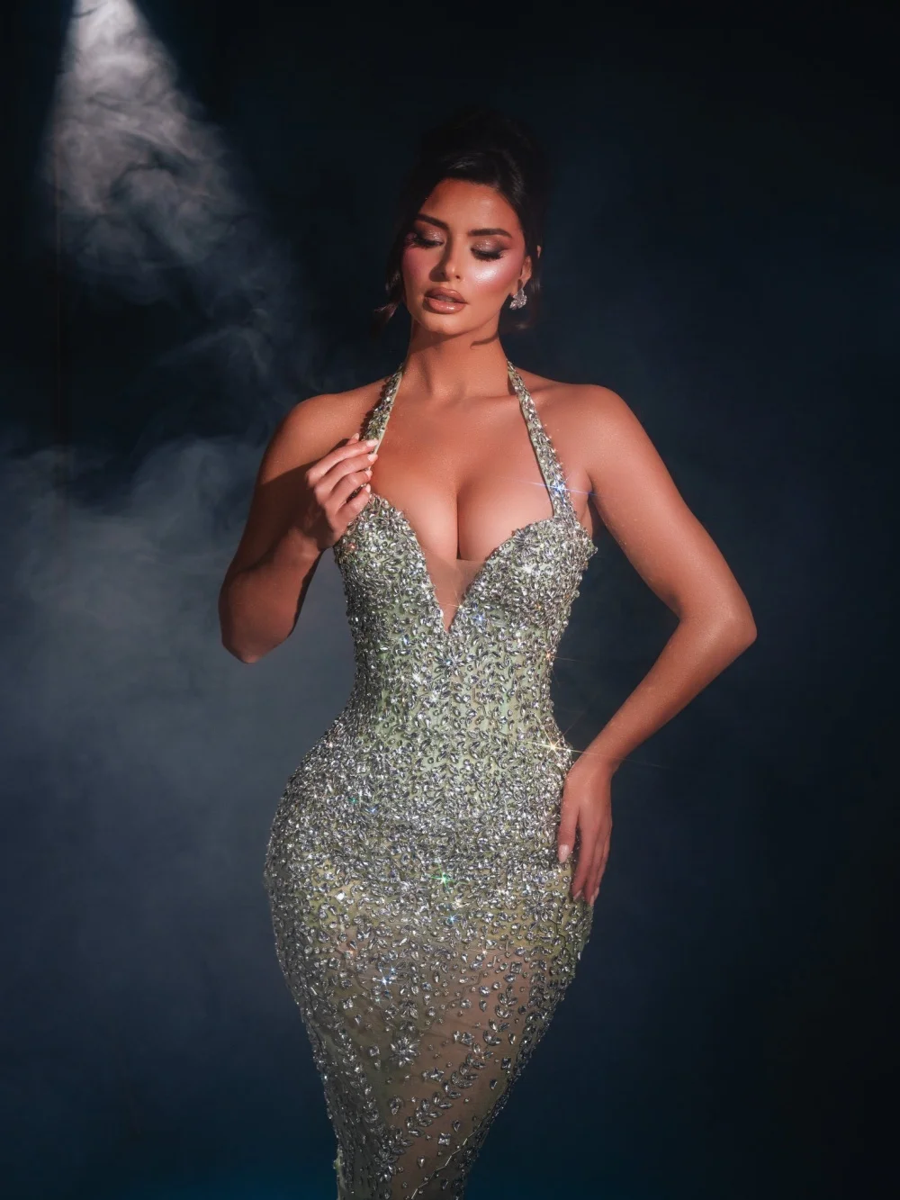 Heavy Beaded Crystal Evening Dress Modern Halter Sheath Long Wedding Party Gowns Customized Exquisite Illusion Banquet Gowns