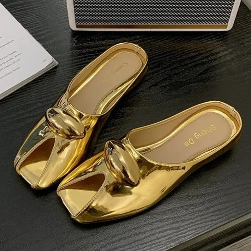 

Женские туфли на плоской подошве, новые летние туфли с квадратным носком, сексуальная задняя часть, пустая металлическая пряжка, мягкая нескользящая, износостойкая, крутая, для мытья полов