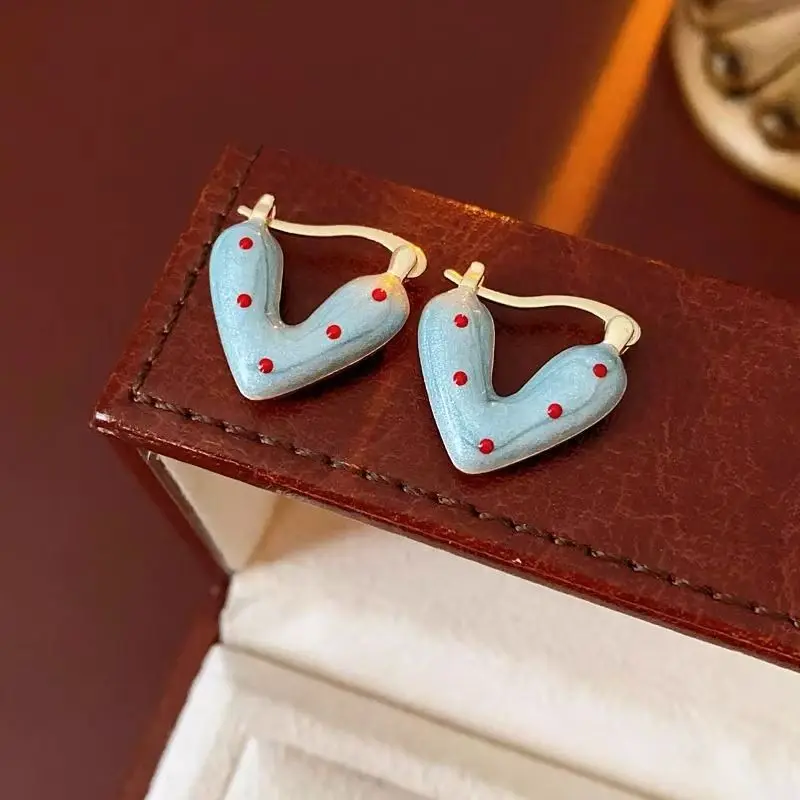 

Red polka dot blue heart-shaped ear buckle, fashionable, versatile, high-end, niche design, sweet glazed earrings for women