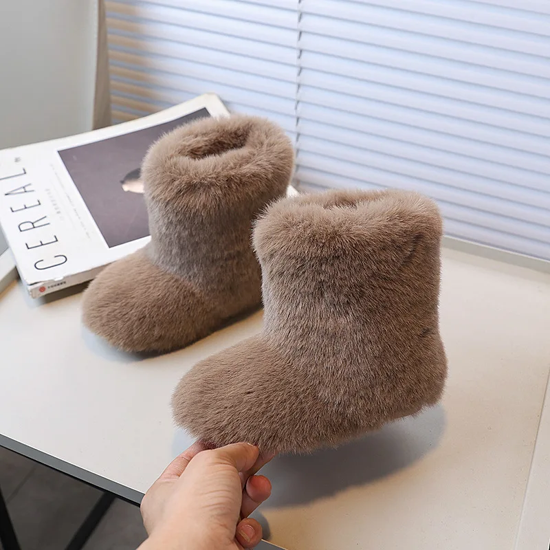 

Winter Girls Outdoor Plush Boots 2025 Warm Ankle Kids Soft Thermal Boots Fashion Furry Children's Causal Cotton Boots Versatile