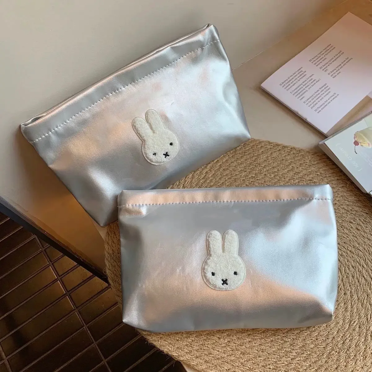 Bolsa de Maquillaje con Imagen de Dibujos Animados de Miffy, Bolsa de Aseo Portátil de Gran Capacidad, Creativa, para Salir de Paseo, Organizador para Mujer, Bolsa de Almacenamiento con Cierre