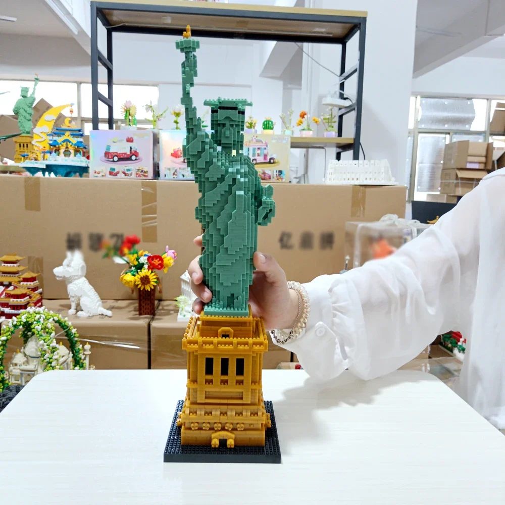 LED Statue of Liberty Micro Mini Building Blocks Toys - Illuminates New York Landmark Model, Perfect for Home Environment