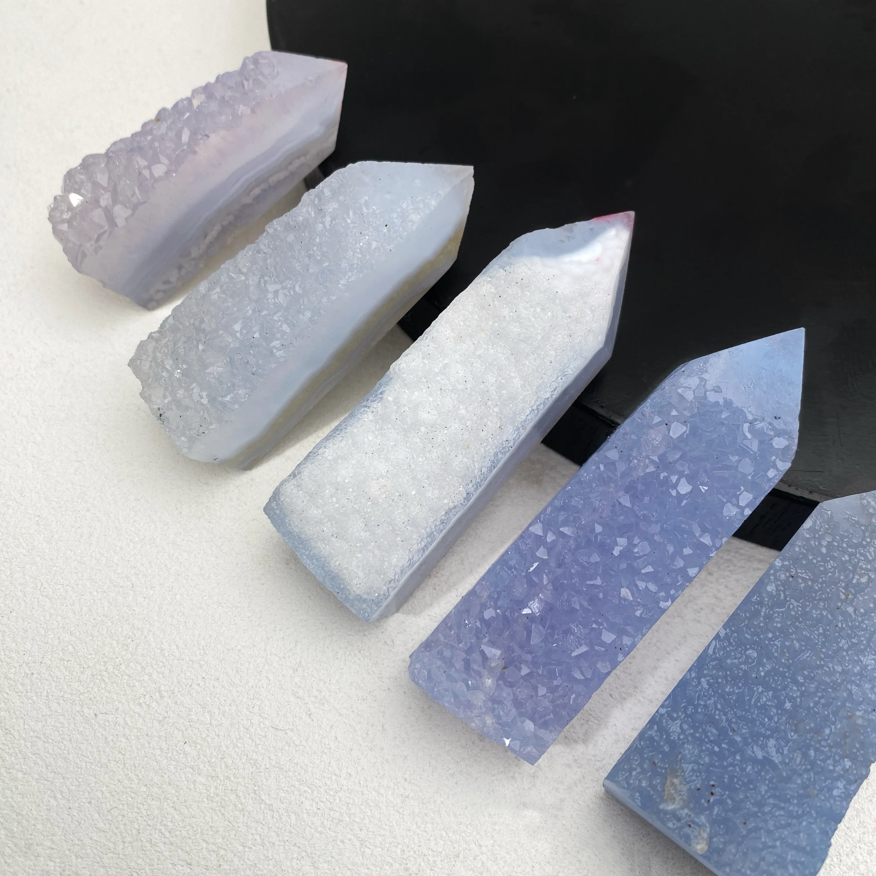 1 Stück 20–100 g natürlicher, kristallblauer Spitzenachat, einzelne spitz zulaufende Säule, kreative Heimdekoration, Kristallsammlung, einzigartiges Geschenk.
