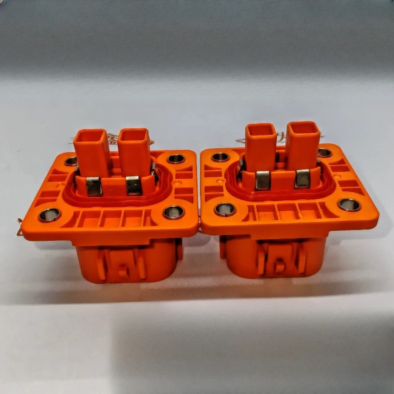 1PCS two-in-one two-way car power supply, charger DC-DC integrated connection plug and socket G type