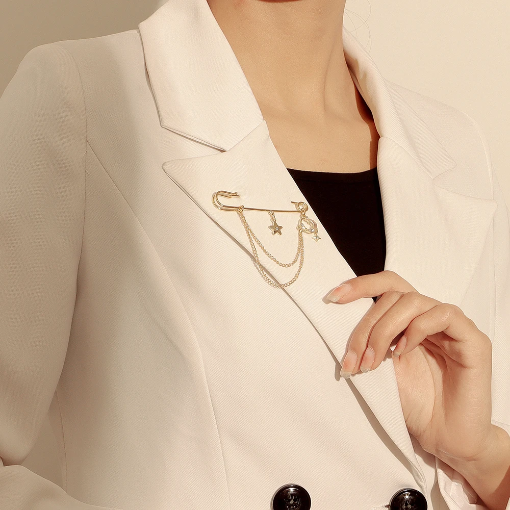 Simple Stars Brooch Pins Double Layers Chain Rhinestone Inlaid Star Brightly Crescent Charms Pendant Lapel Pin Corsage Accessory