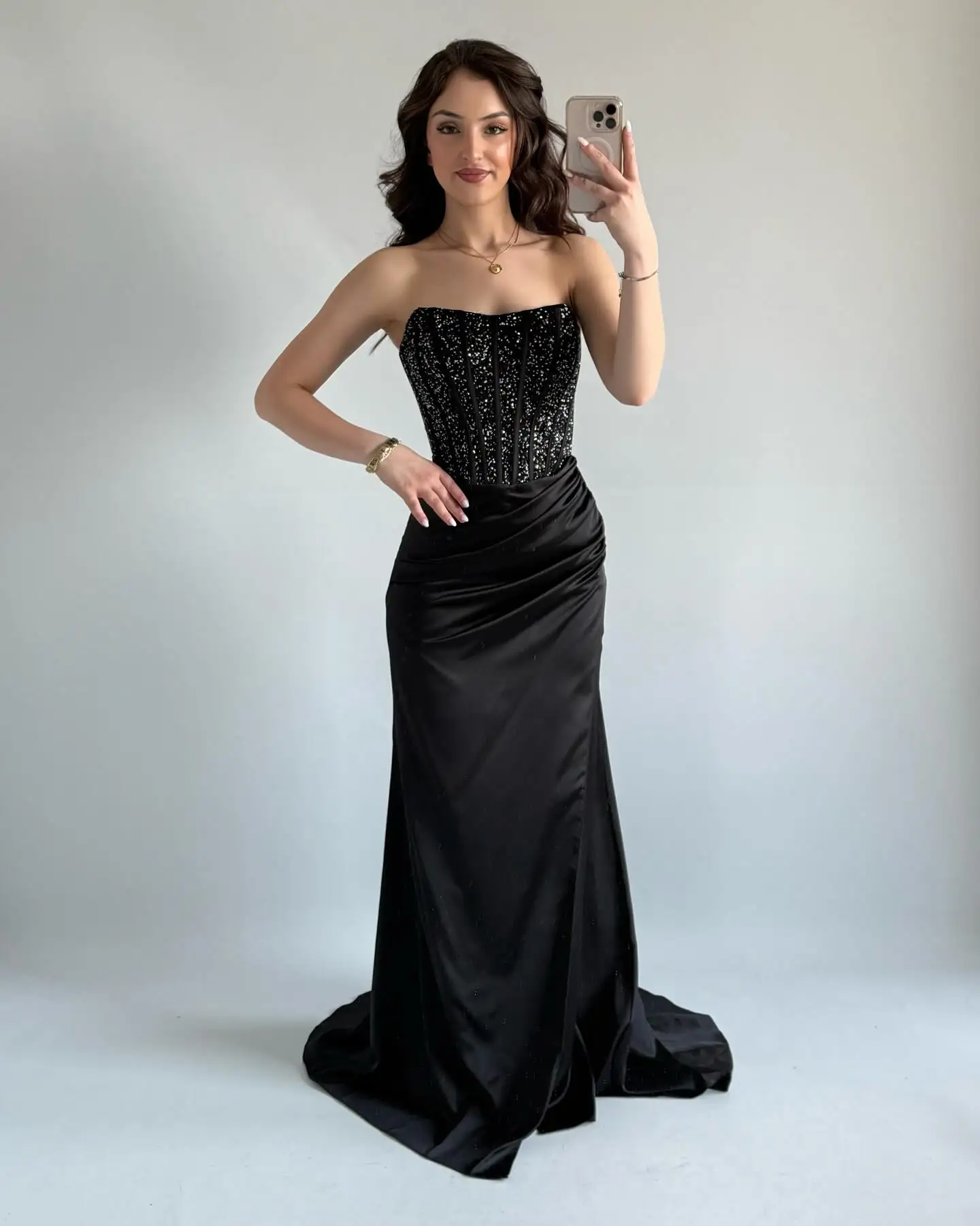 2025 Custom Made Strapless Jersey ชุดพิเศษเซ็กซี่ A-Line คริสตัลความยาวชั้นริบบิ้นชุดราตรี