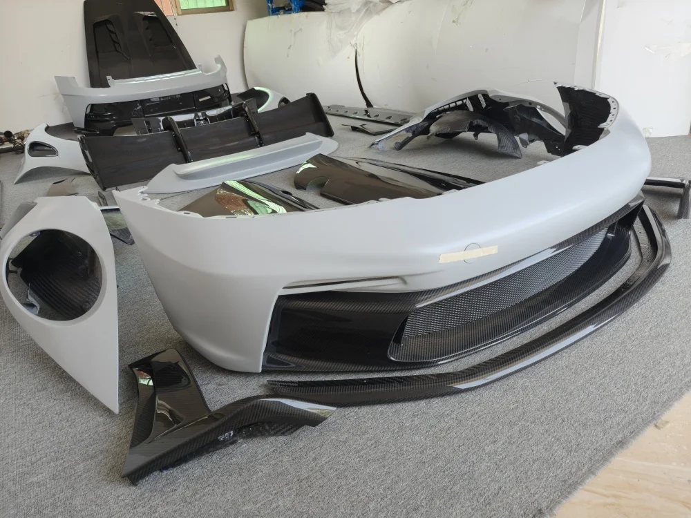 Suitable for . 911 992 Upgraded GT3RS Dry Carbon Fiber Body Kit, Front and Rear Bumpers, Spoilers, Diffusers, Fenders