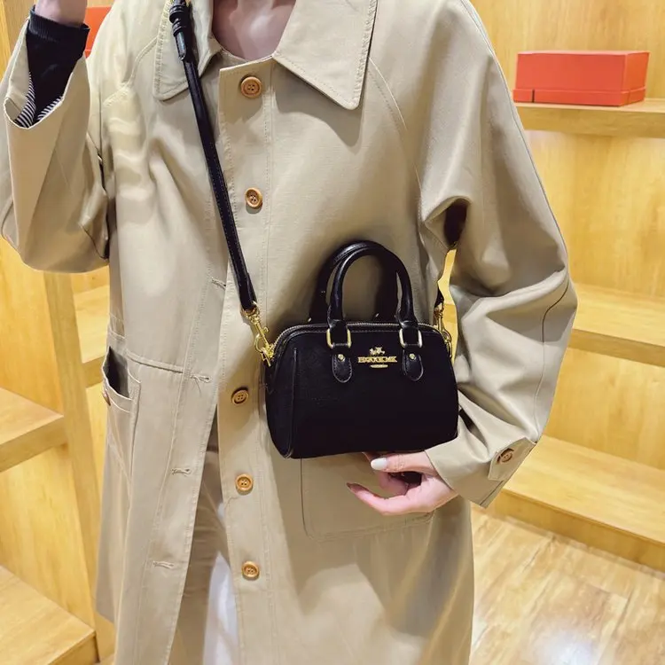 

Elegant Leather Minimalist Diaper Bag Fashionable Crossbody Bag For Women Stylish Commuter Tote Vintage Inspired