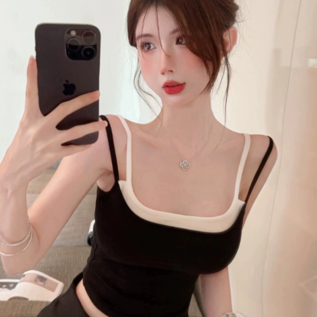 Gilet con cinturino in due pezzi finto design estivo color sangue Capispalla da donna con imbottitura sul petto Top da ragazza piccante