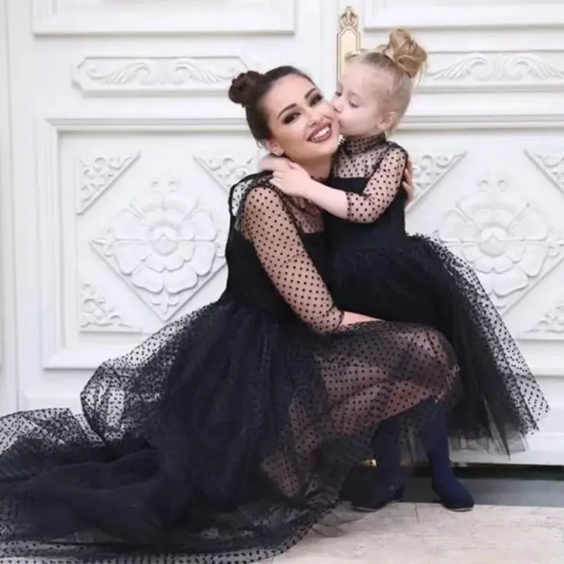 Elegante Blumenmädchenkleider Spitze Applikation Halbarm Tüll O-Ausschnitt Mädchen für Zeremonie Geburtstagsfeier Erstkommunion Kleid