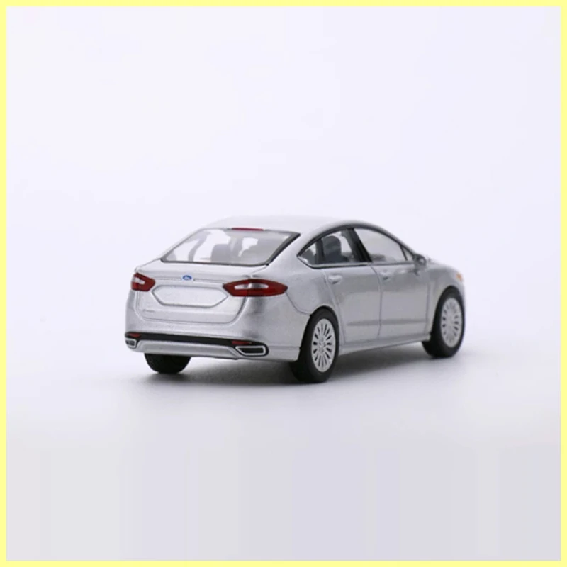 596 モデル 1/64 スケールフォードモンデ​​オ/フュージョンタクシー合金車モード静的装飾グッズギフトおもちゃ