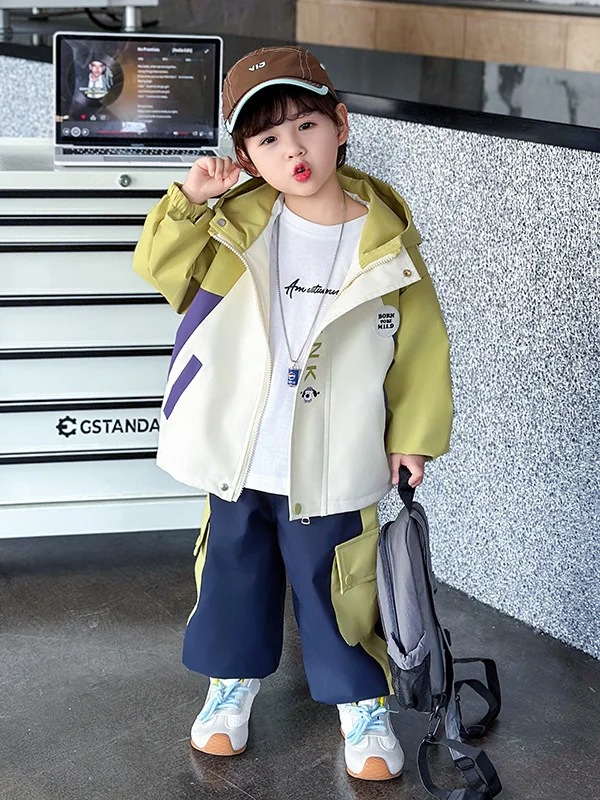 

Модный весенне-осенний комплект: куртка с капюшоном и брюки для мальчиков, стильная повседневная спортивная одежда из смесового хлопка, с длинными рукавами, на молнии