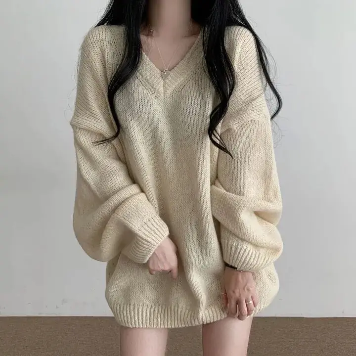 เสื้อสเวตเตอร์คอวีทรงหลวมยาวปานกลาง สไตล์เก๋ไก๋สำหรับผู้หญิง แฟชั่นเสื้อถักหลวมๆ สำหรับฤดูใบไม้ผลิ ฤดูใบไม้ร่วง ฤดูหนาว ผลิตจากเส้นใยโพลีเอสเตอร์