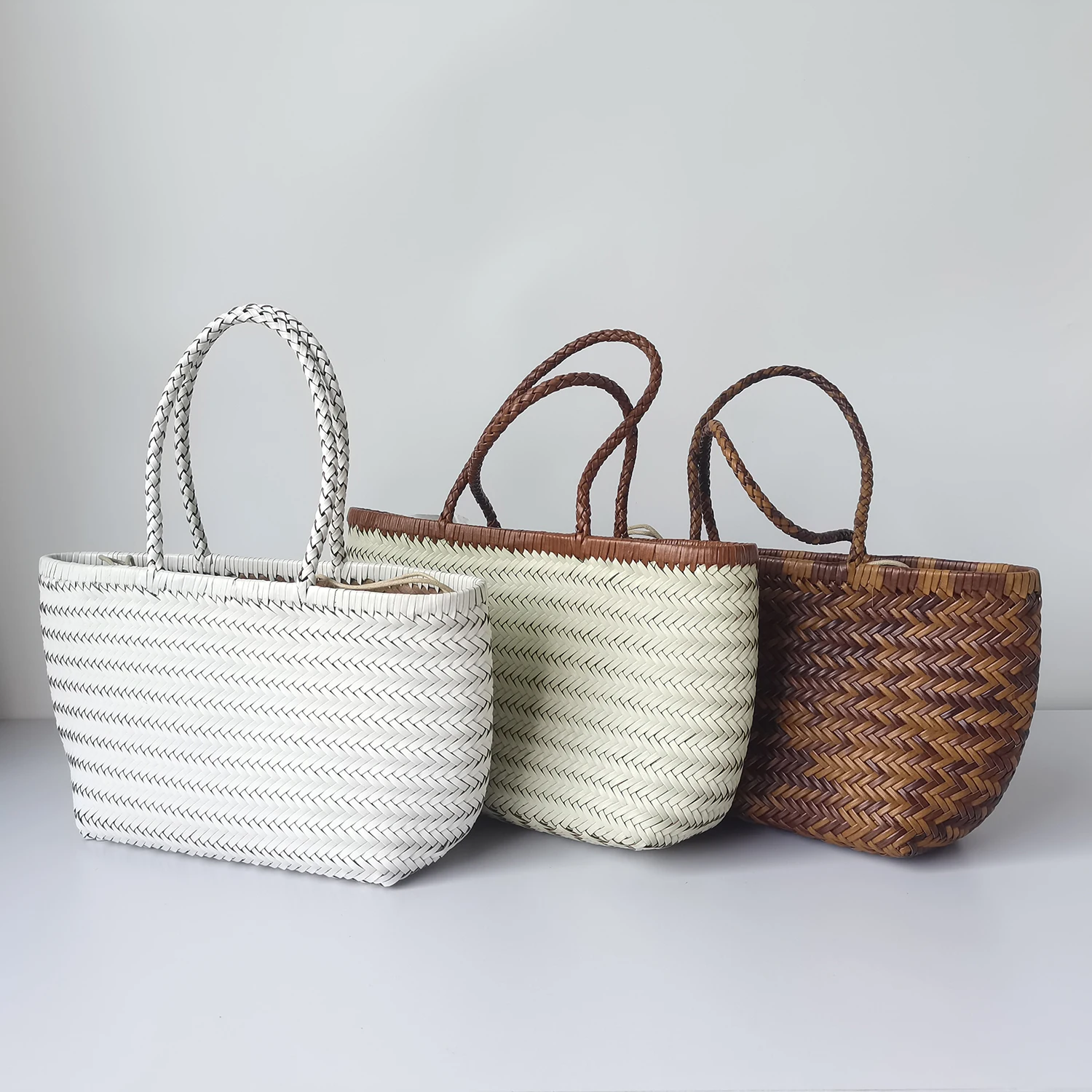 

Niche design beef two-layer leather hand-woven bag fashionable new retro cowhide shoulder bag shoulder bag vegetable basket bag