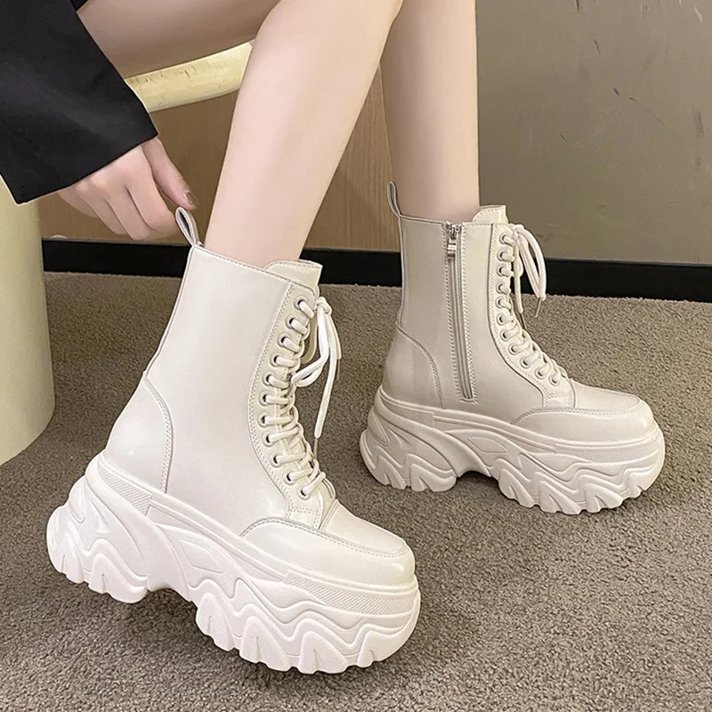 Sepatu bot Ankle hak tebal untuk wanita, sepatu bot Punk Super tinggi, sepatu bot sepeda motor bertali warna hitam putih