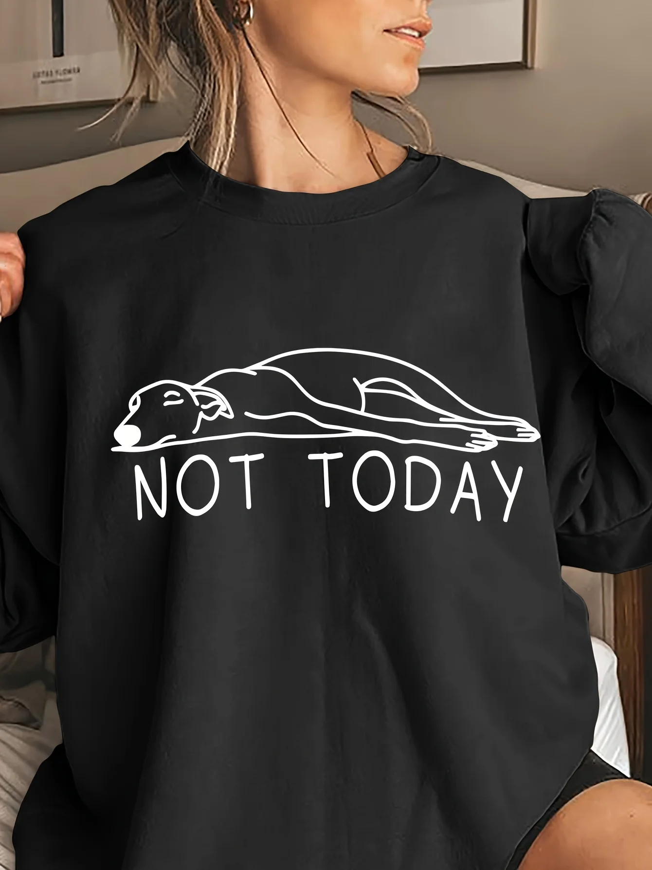 بلوفر نسائي غير رسمي موديل 2025 مطبوع عليه اليوم بأكمام طويلة ورقبة دائرية ومناسب عادي لخريف وشتاء بقلنسوة