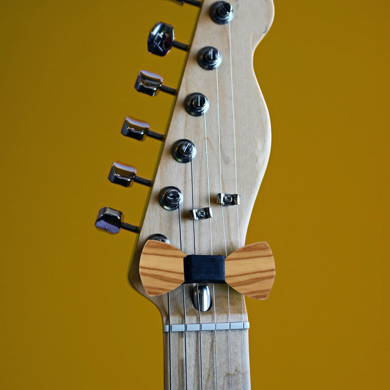 

3Pcs Guitar Picks Wooden Classic Triangular Shape Durable Comfortable Finger Protection for Electric Acoustic Guitar Bass