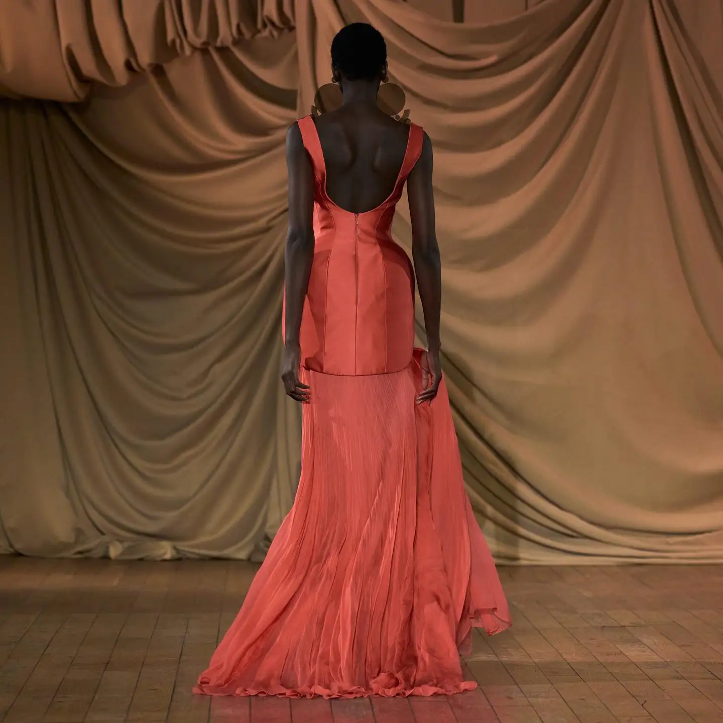 Elegancka sukienka maxi damska z kwadratowym dekoltem, długa suknia, nowa kolekcja Couture, jaskrawo pomarańczowa, prosta, długa, formalna sukienka na przyjęcie, 2025