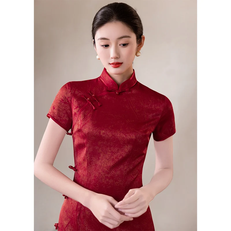 

Красное китайское вышитое платье с высоким воротником и коротким рукавом для свадьбы, помолвки, повседневной носки и выступлений