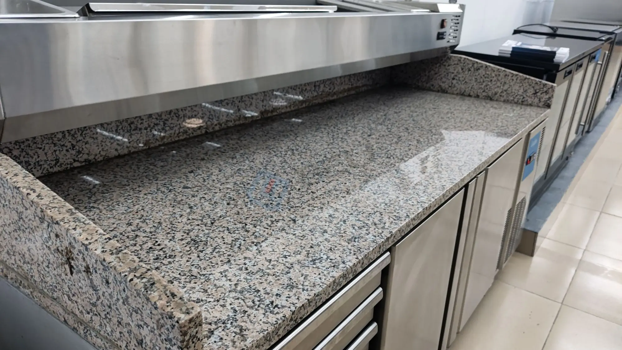 Desain Hemat Energi Bakery Counter Chiller Pizza Top 2 Pintu Di Bawah Counter Chiller Dengan 7 Laci