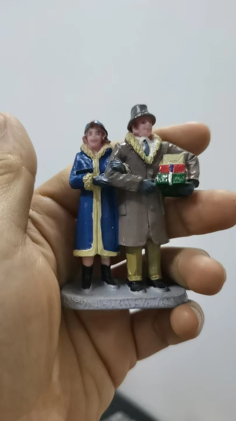 Resin figure mental psychological sand table game box court therapy  couple shopping