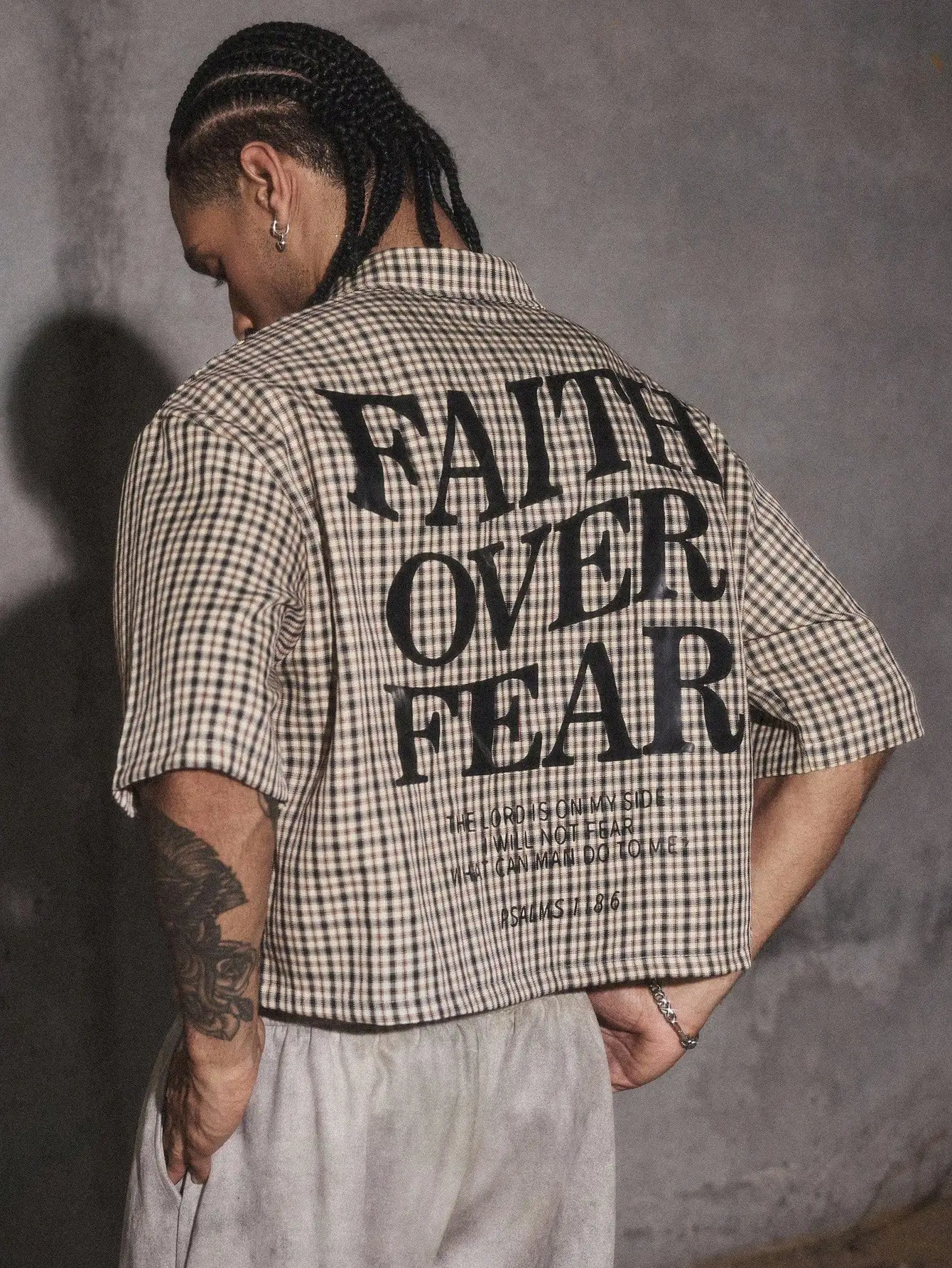 

Men's Short Sleeve Collared Shirt with Bold Back Print, Checkered Pattern, Casual Streetwear Style