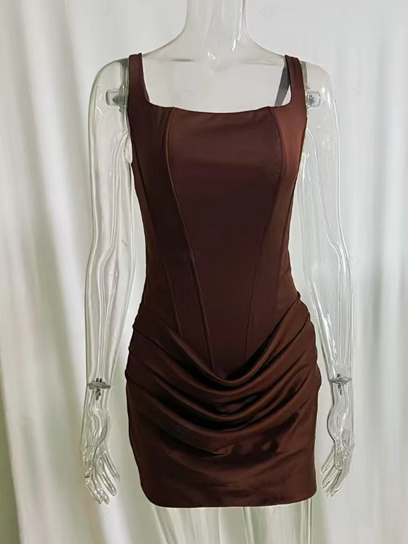 فستان صيفي أبيض مثير بدون ظهر سهل الارتداء للنساء فساتين أنيقة لحفلات أعياد الميلاد فساتين سهرة قصيرة ضيقة