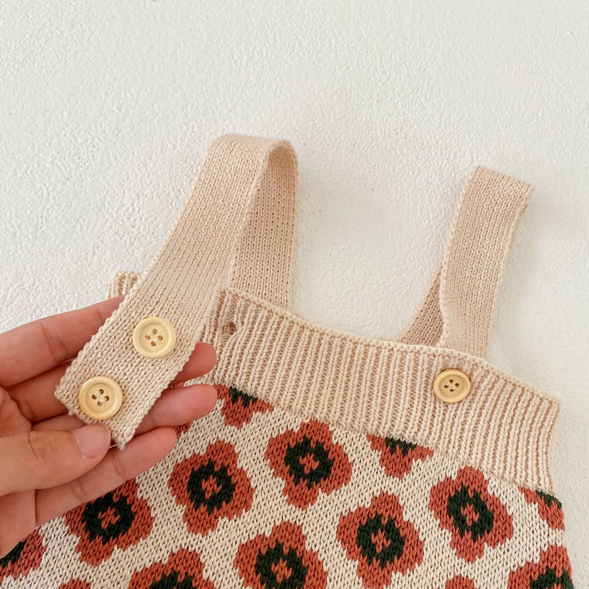 Instagram Spring and Autumn New 0-3 Year Old Girl Sweater Triangle Sweater, jumpsuit Infant Sweater Clover Girl Knitted Sweater