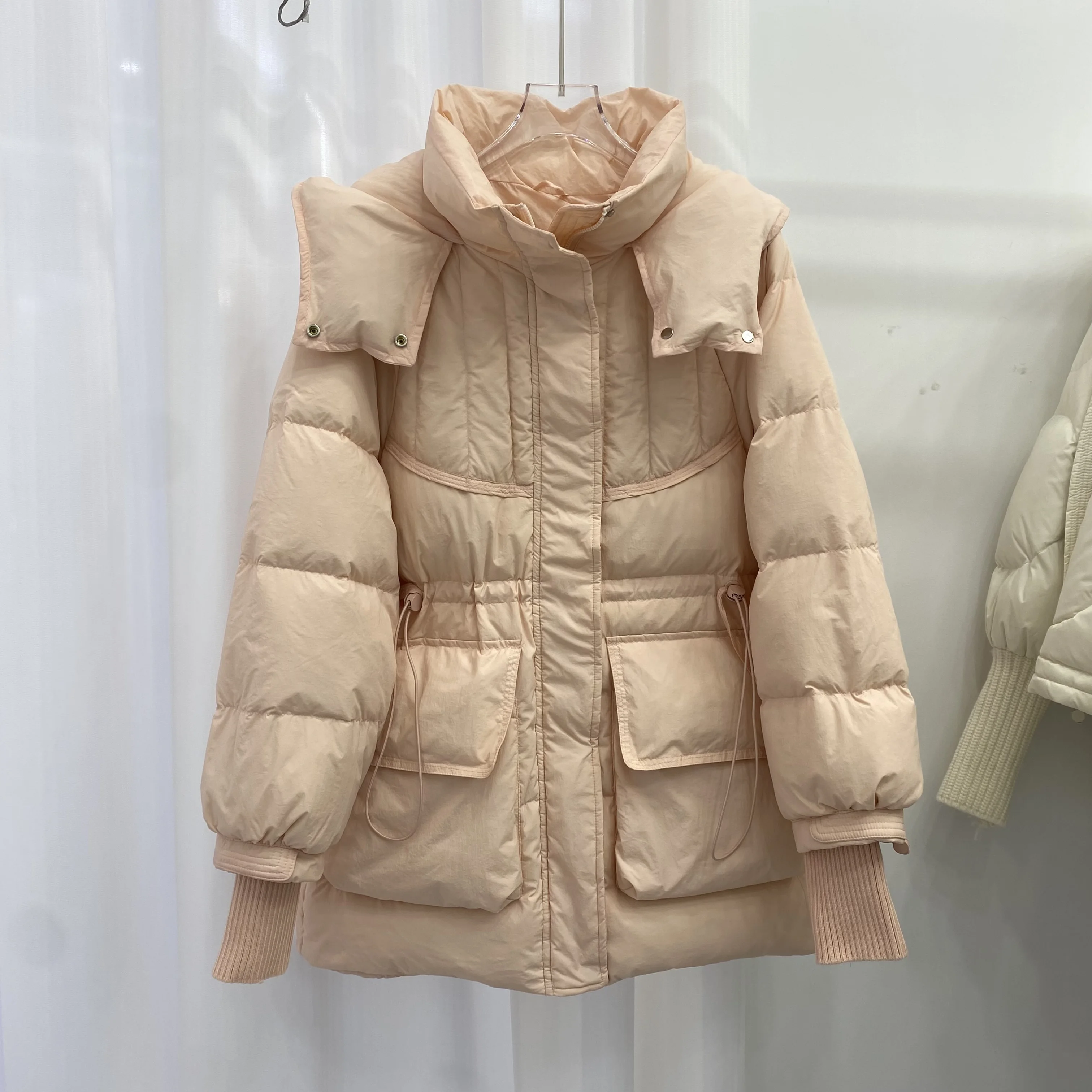 سترة نسائية شتوية جديدة لعام 2025 بغطاء للرأس وأكمام محبوكة دافئة وسترة بيضاء مقاومة للرياح #4