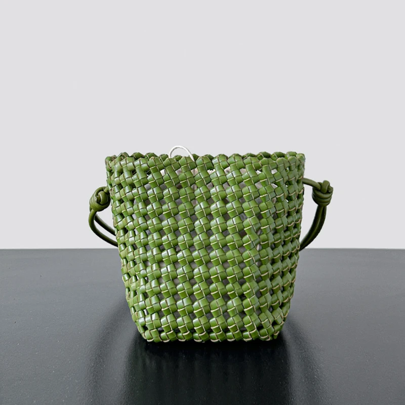 

First layer cowhide hand-woven bucket bag 2025 new genuine leather vacation beach bag fashion mini one-shoulder crossbody bag