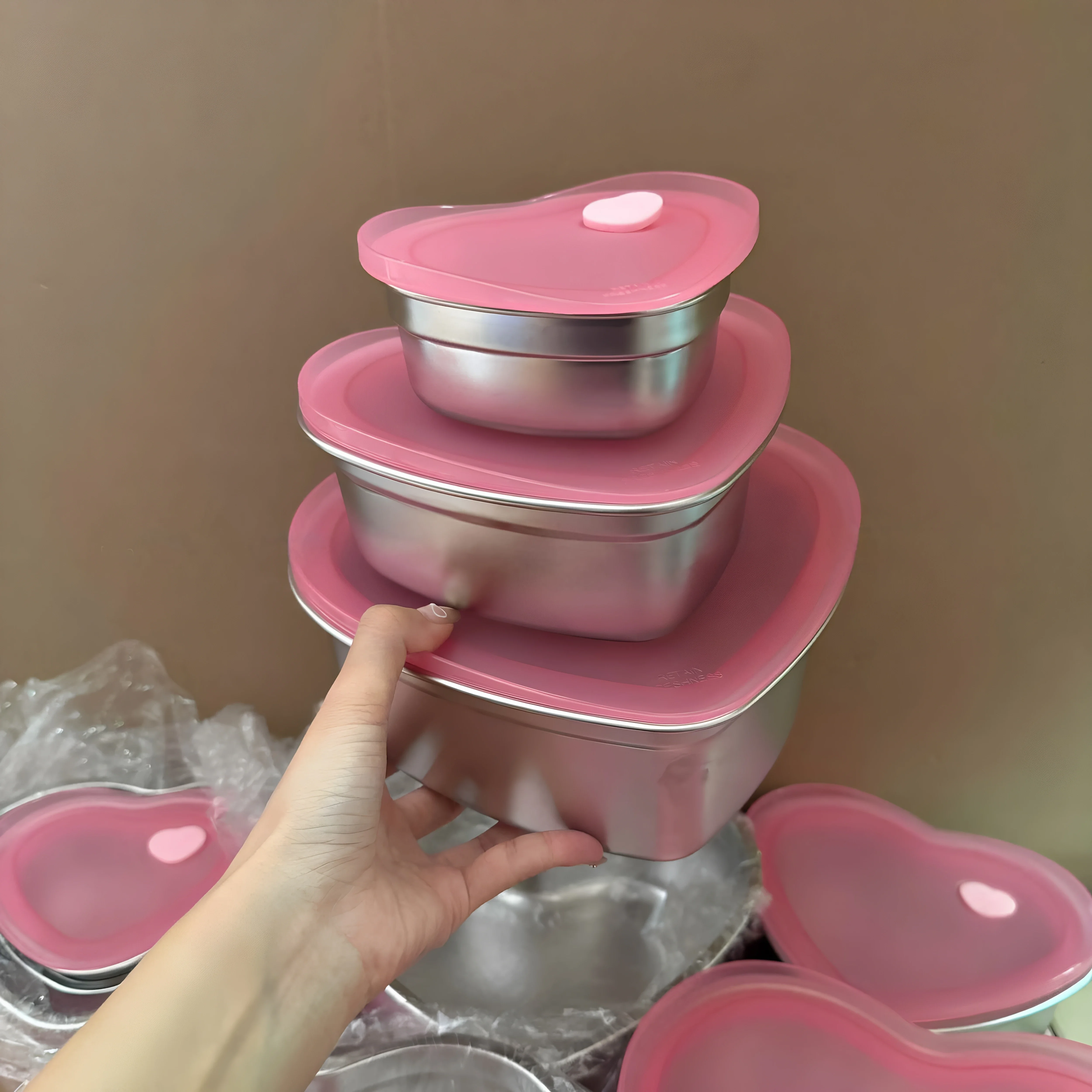 

Heart Shaped Stainless Steel Lunch Box Sealed Insulated Preservation Box for Office Workers Irregular Shape Dishware