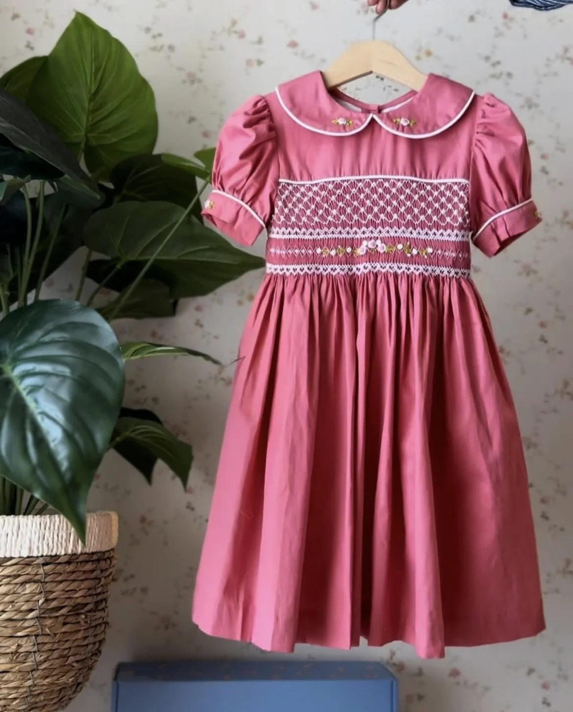 

Baby Girl Summer Pink Flower Handmade Embroidery Smocked Dress for Eid Birthday Party Holiday Photography Casual A55