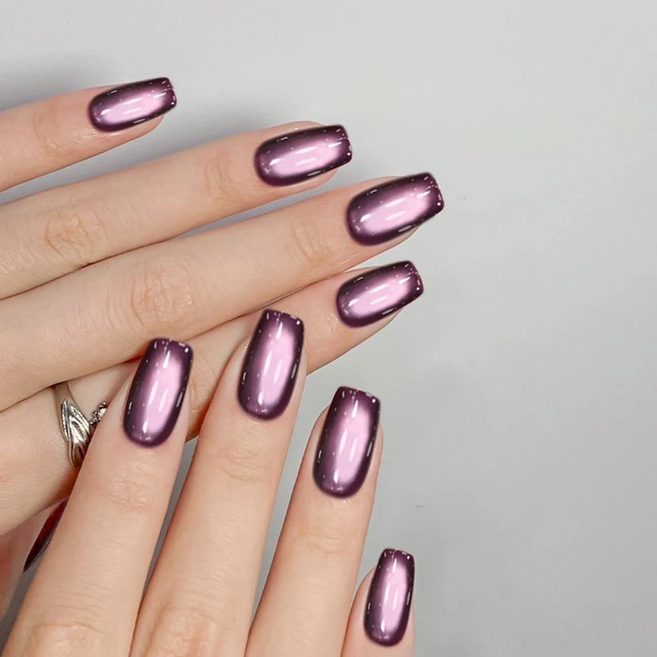 

MIANEL 2026 Новинка: Увлажняющий гель-лак для ногтей с эффектом «кошачий глаз» 10 мл, прозрачный фиолетовый гель для дизайна ногтей с эффектом «кошачий глаз» и стеклянными бусинами