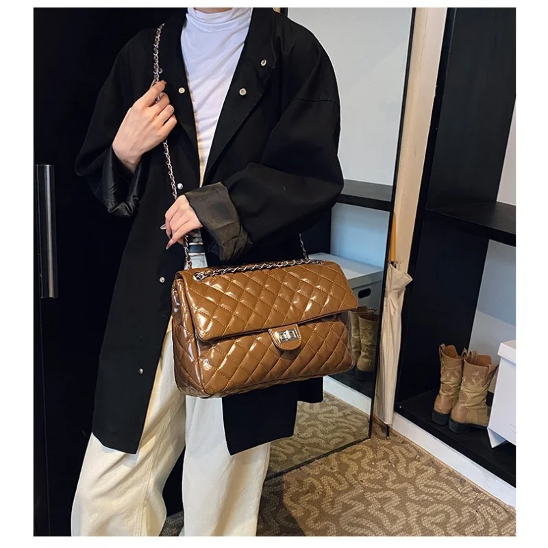 Stylish Ladies Messenger Bag Made Of Wave-Printed Leather Boasting Paris Casual Vintage Spacious Soft Neat Daily Look​