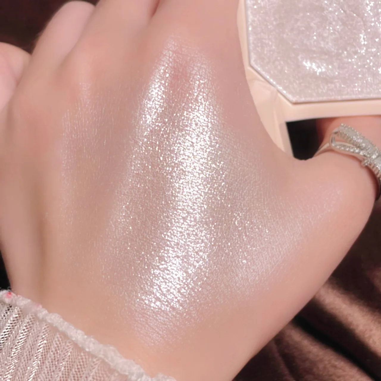 พาเลทท์อินทูโทนไฮกลอสเฟซและอายกลอสแบบบูรณาการ แผ่นดิสก์สูงผสมผสานสีชมพูประกายมุกประกายยาวนาน