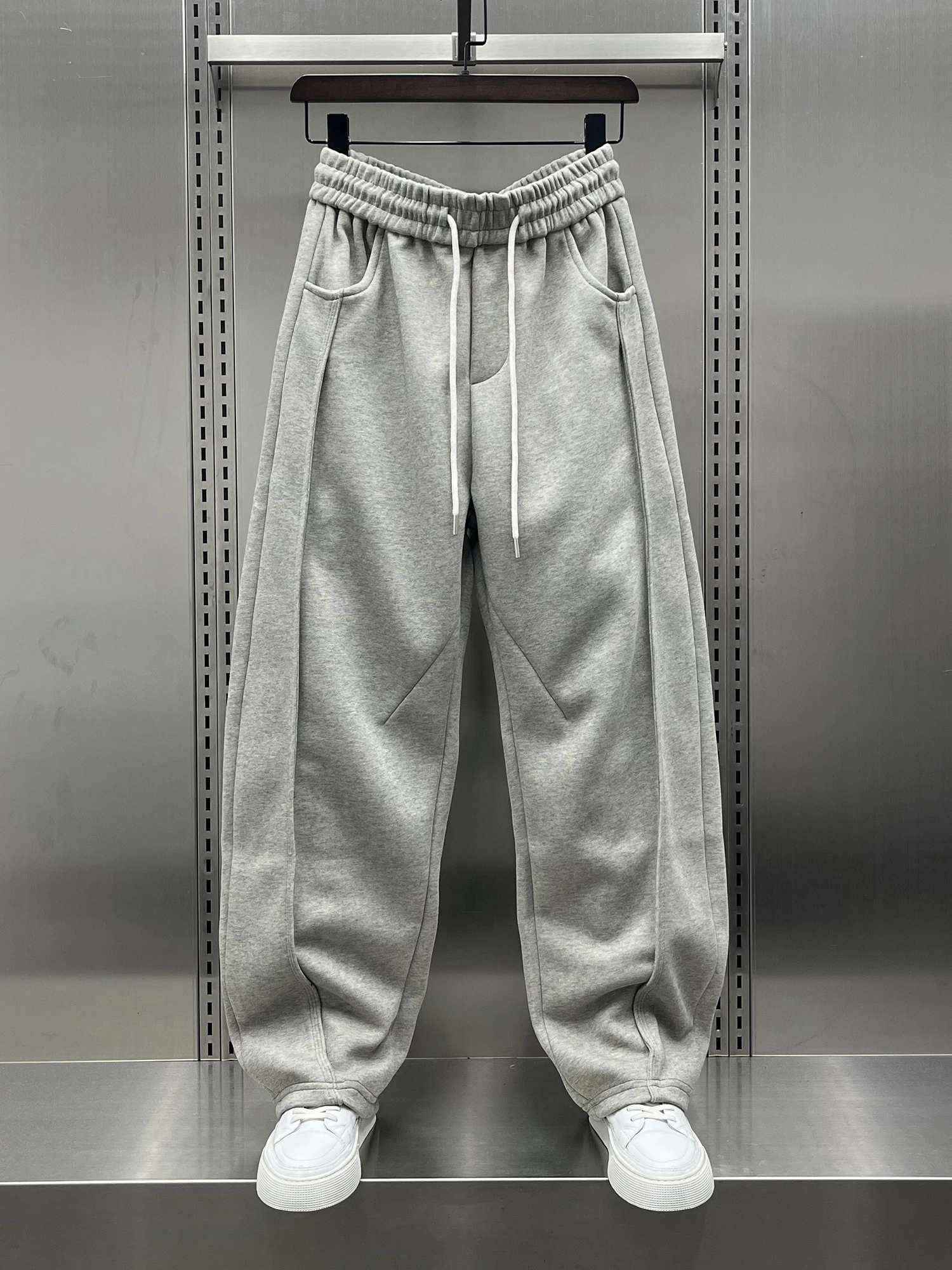 

Модные повседневные спортивные брюки, мужские свободные прямые брюки, удобные универсальные осенние новые модные брендовые теплые брюки