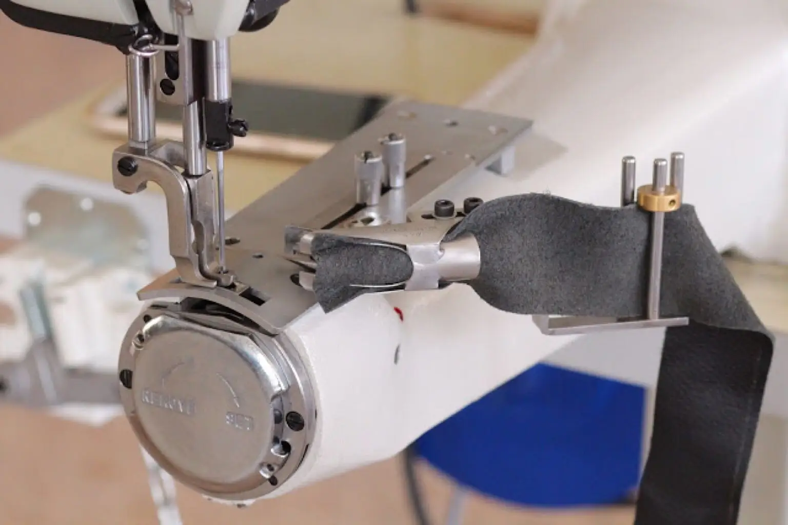 

441 Synchronous Edging Hemming Device, Movable Slide Components Cb3200, Cb4500 Thick Material Sewing Machine Customized