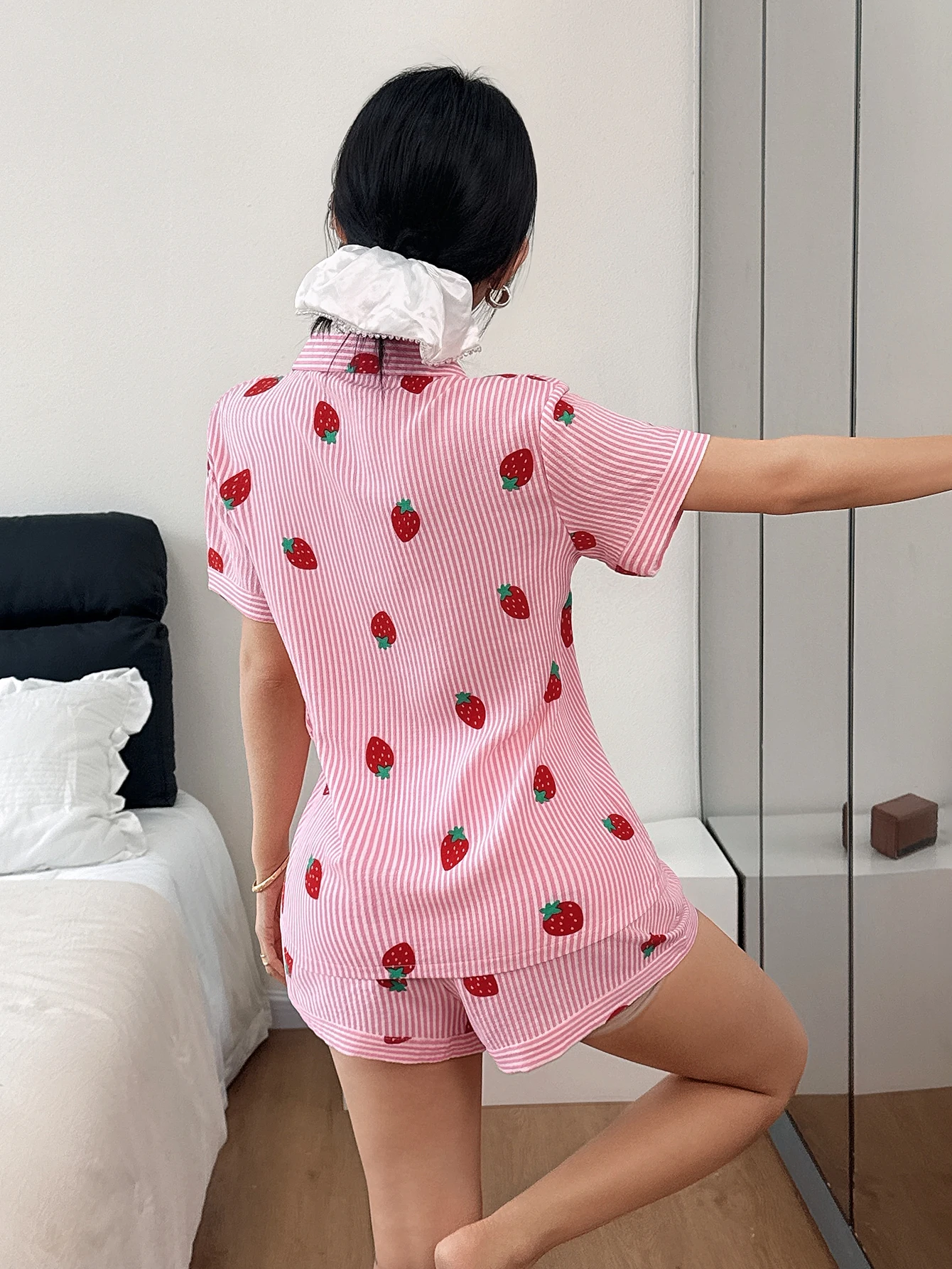 2-Piece Pajama Set with Pink and White Stripes and Strawberry Print, Short-Sleeved Shorts, Women's Pajamas, Loungewear Set Suitable for Home Use