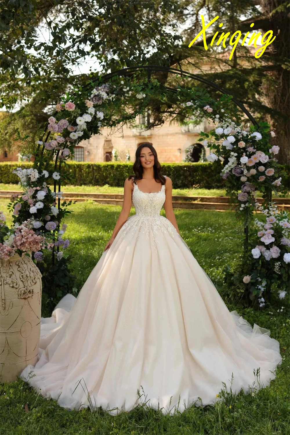 Bild 5: Maßgeschneiderte Luxus-Tüll-Brautkleider Pastoral Trägerlose ärmellose Kleider Brautkleider Temperament Maßgeschneidertes Anlasskleid