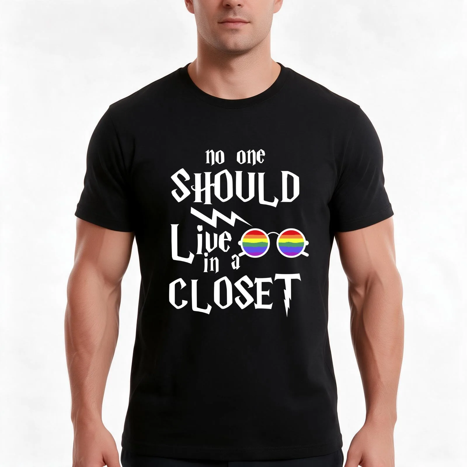 No One Should Live in the Closet T-Shirt, Summer Casual Cotton Tee, Oversized Streetwear Tops, Vintage Graphic Print