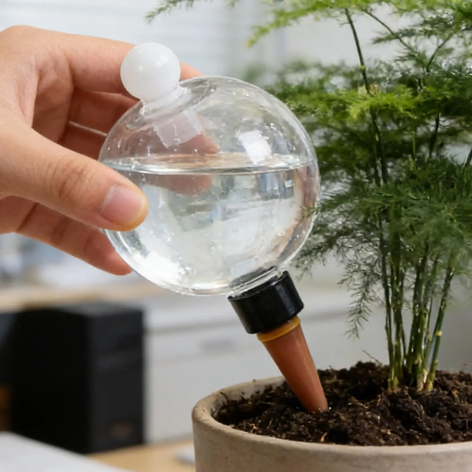 4Pcs Plastic Automatic Plant Watering Bulbs 500ml Globes Shape Self Watering Device Drip Irrigation System for Potted Plants